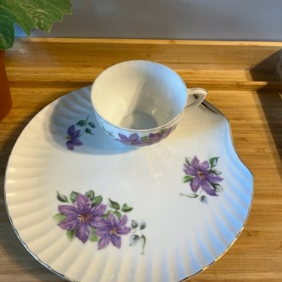 Vintage cup and plate snack set cup saucer purple violet clematis flowers - Picture 5 of 6
